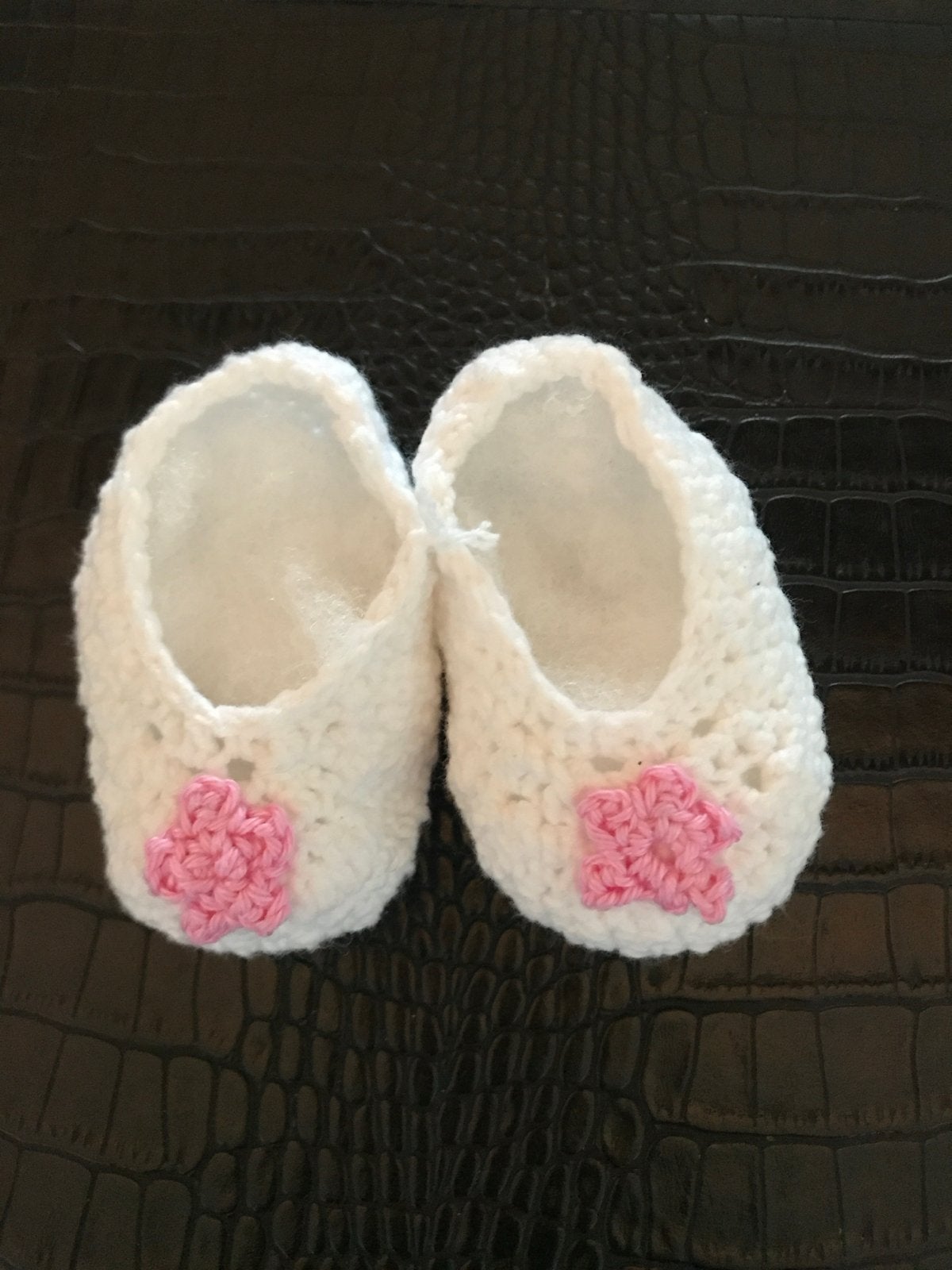 Gehaakte baby slofjes - ideaal kraamcadeau, Ophalen of Verzenden, Nieuw, Kraamcadeau