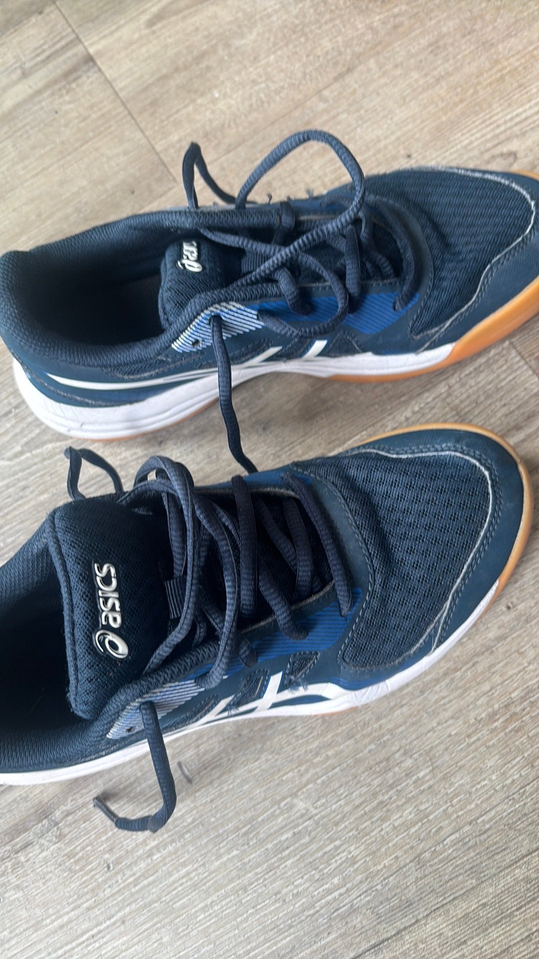 zaalschoenen Asics maat 36 sportschoenen, Ophalen of Verzenden, Zo goed als nieuw, Hardloopschoenen, Asics