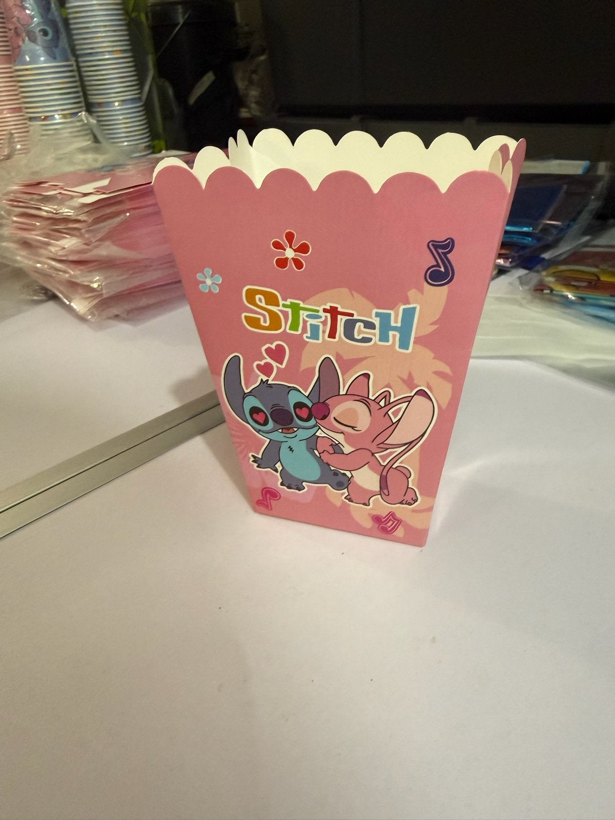 Stitch roze popcornbakje, Hobby en Vrije tijd, Ophalen of Verzenden, Nieuw, Verjaardag