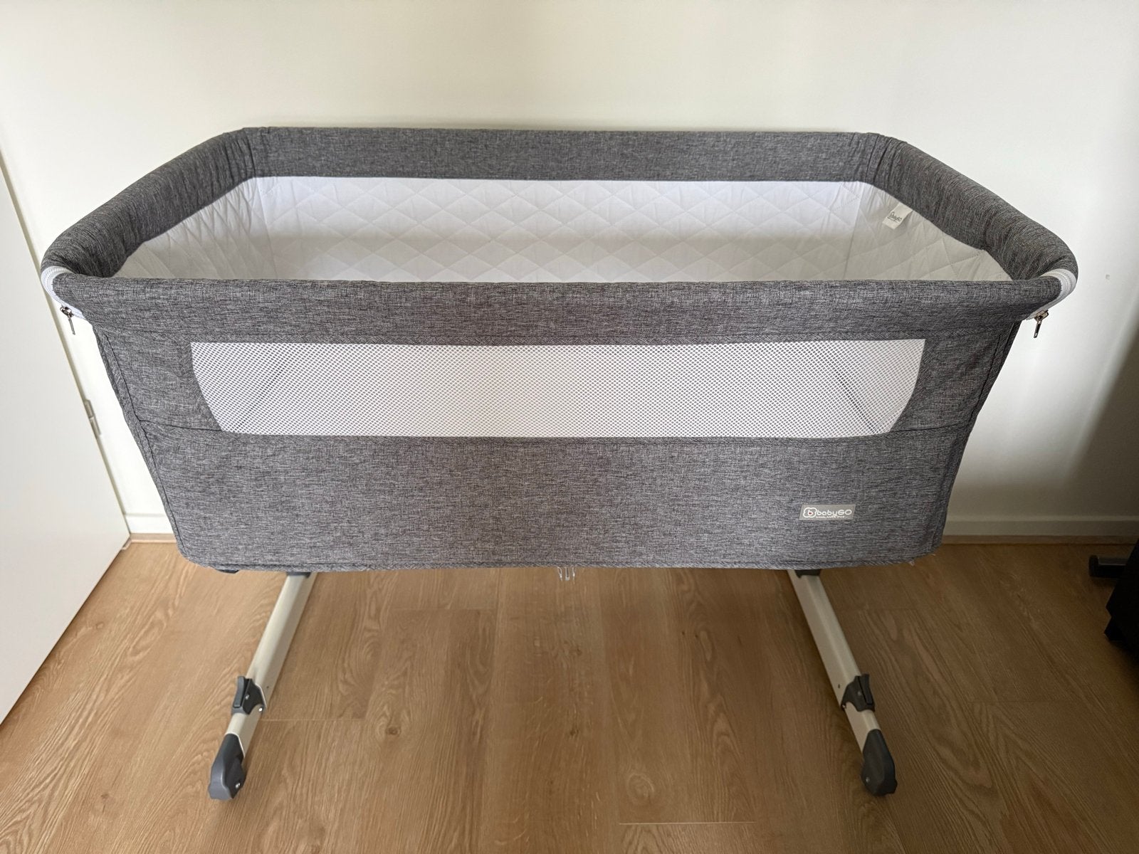 BabyGO Together Co-Sleeper / Wieg - Grijs incl. beddengoed, Ophalen, Gebruikt, Wieg