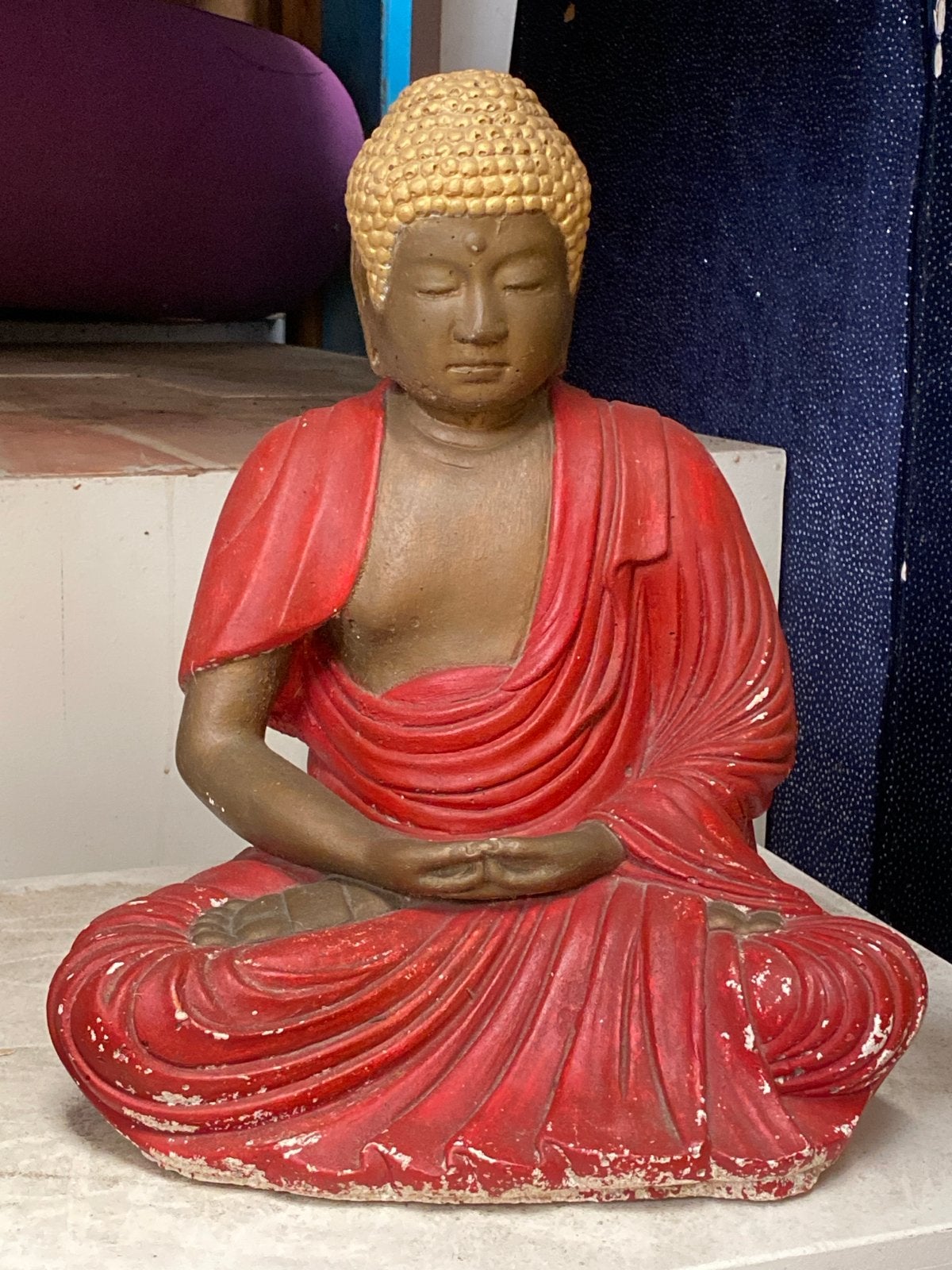 Boeddha beeld rood met gouden accenten, Ophalen of Verzenden, Gebruikt