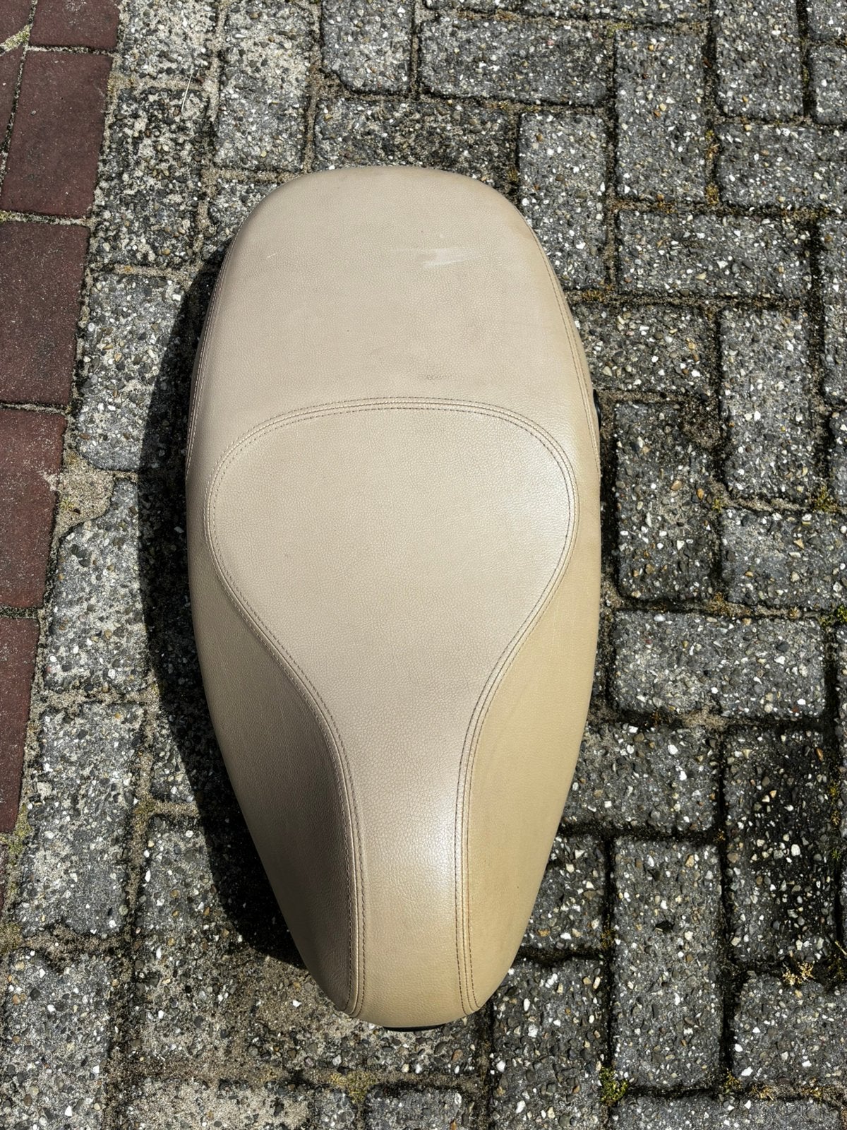 Onbeschadigd Vespa zadel creme, Fietsen en Brommers, Ophalen of Verzenden, Zadel, Vespa