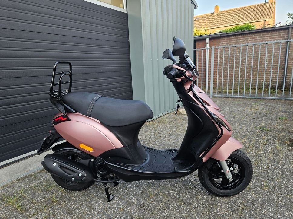 PIAGGIO ZIP 50 4T E4 BROM BJ 2018 ROSE GOLD 2001KM + OPTIES, Maximaal 45 km/u, Onbekend, Ophalen of Verzenden, Zo goed als nieuw