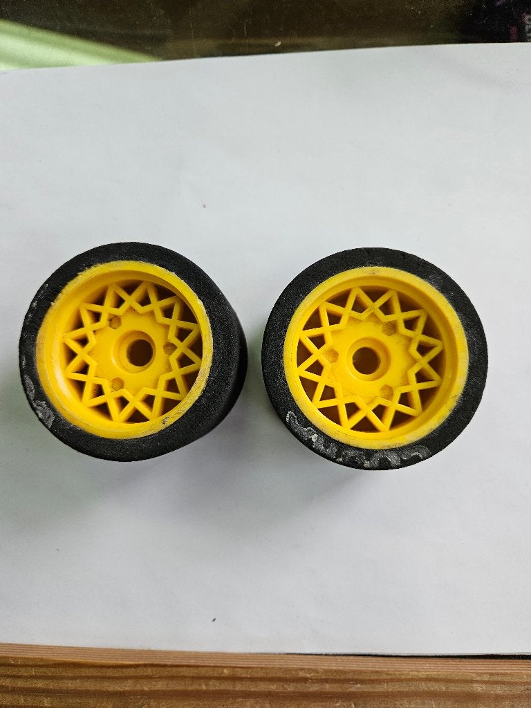 Serpent super hard op voorvelg 1/8, Ophalen of Verzenden, Gebruikt, Schaal 1:8, Onderdeel