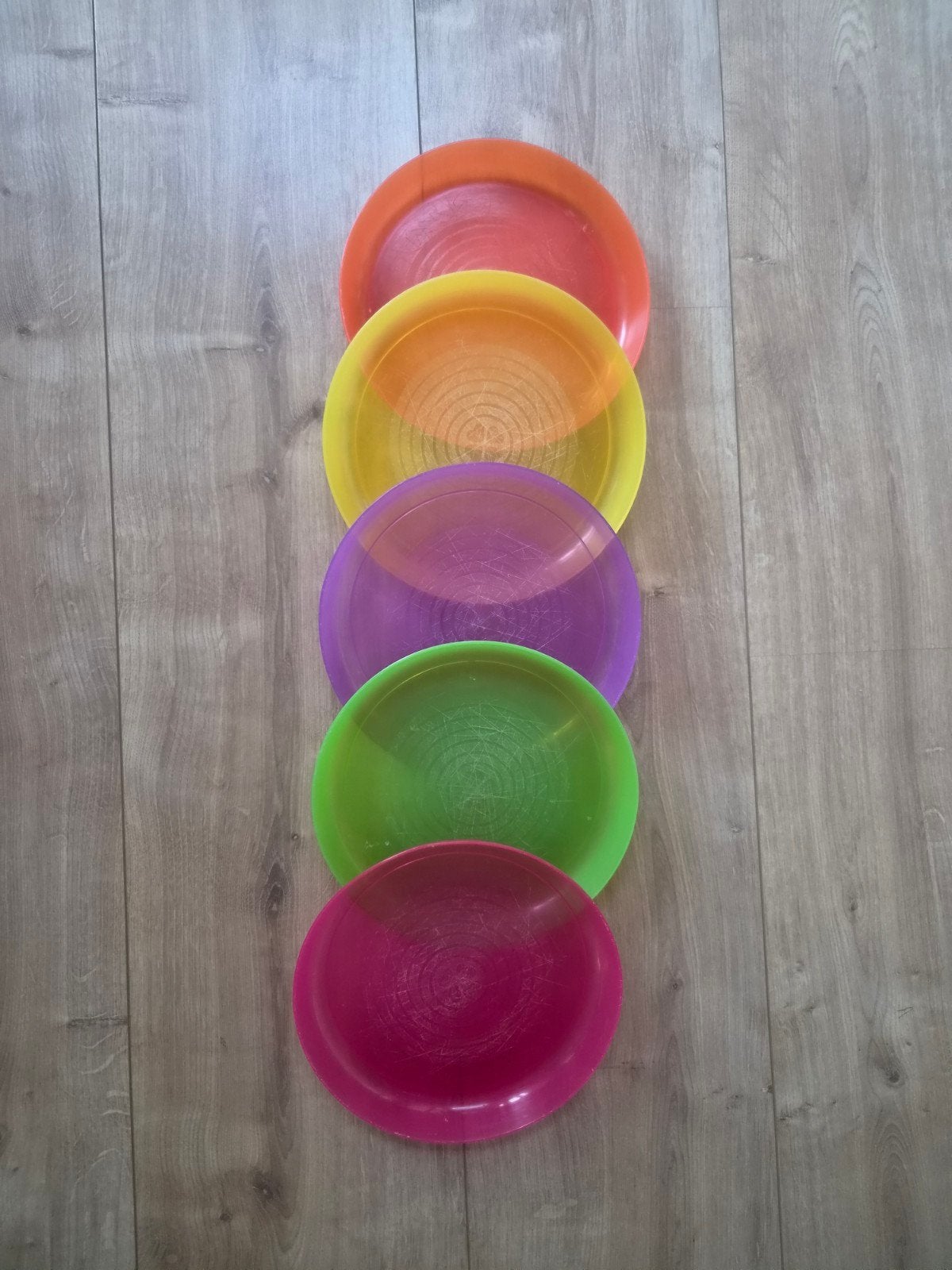 5 gekleurde IKEA plastic bordjes, Ophalen, Gebruikt