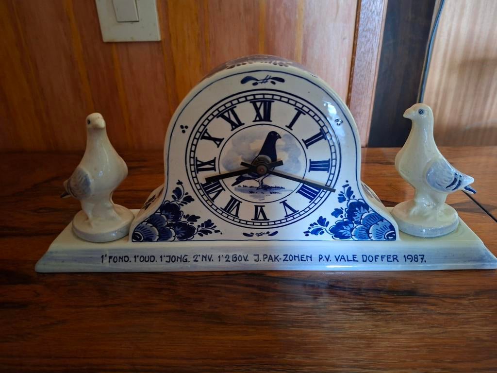 Unieke Delftsblauwe Klok met Duiven - Herdenking 1987, Antiek en Kunst, Antiek | Klokken, Ophalen of Verzenden