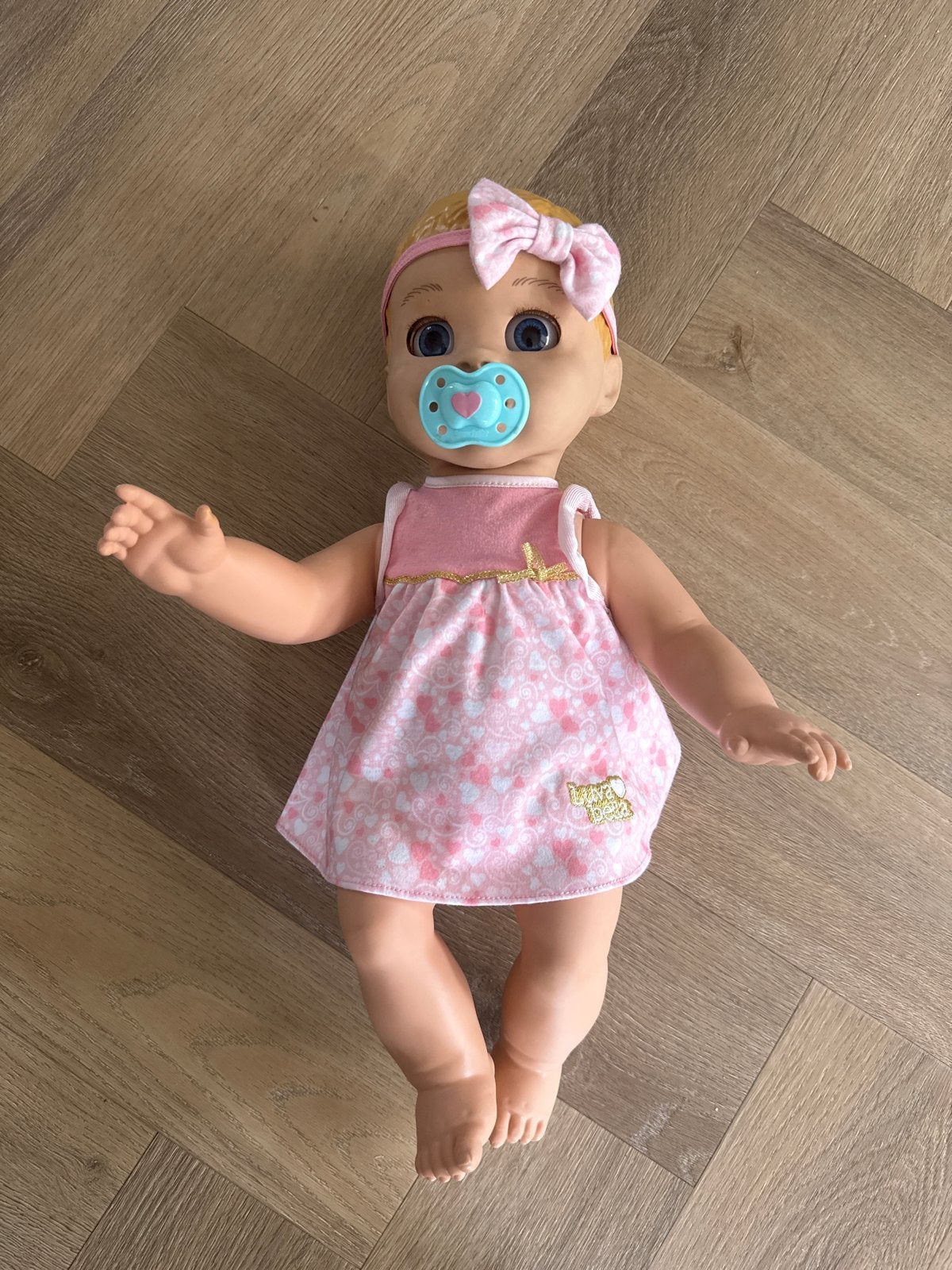 Interactieve Babypop Luvabella met Geluid en Beweging, Ophalen of Verzenden, Zo goed als nieuw, Babypop