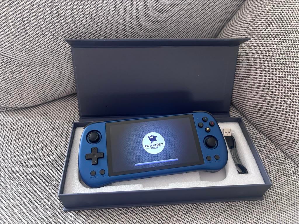 Nieuwe Powkiddy handheld console met 10000+ spellen, Spelcomputers en Games, Spelcomputers | Overige, Nieuw, Powkiddy, Ophalen of Verzenden