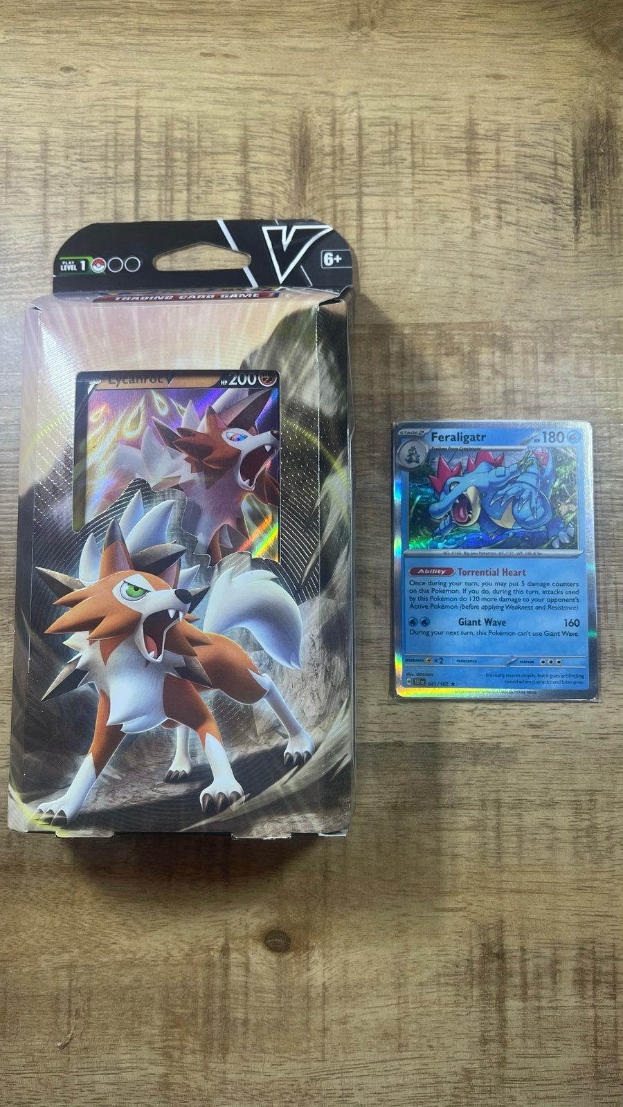 Pokémon Lycanroc V Battle Deck + Surprise pack, Verzenden, Nieuw, Starterdeck, Foil