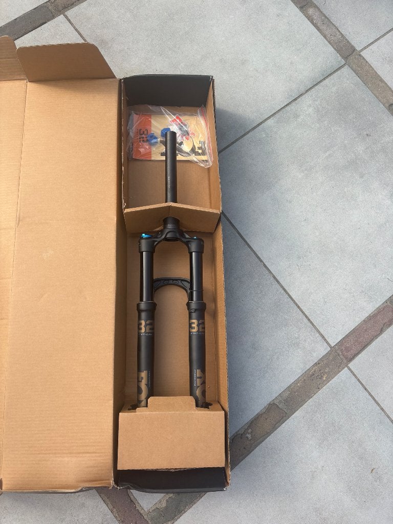 Fox 32 Step-Cast Performance Grip 29” – Nieuw in doos, FOX, Nieuw, Ophalen of Verzenden, Voorvork