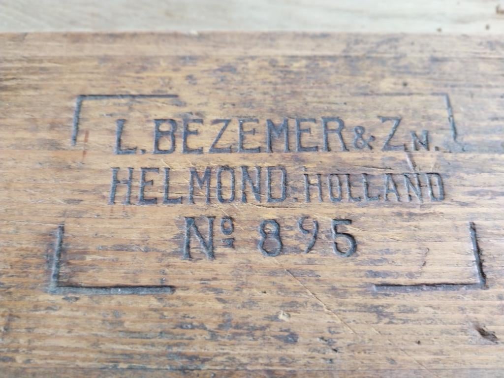L. Bezemer Sigaren mal plank incl de sigaren., Verzamelen, Rookartikelen, Aanstekers en Luciferdoosjes, Ophalen of Verzenden, Tabaksdoos of Verpakking