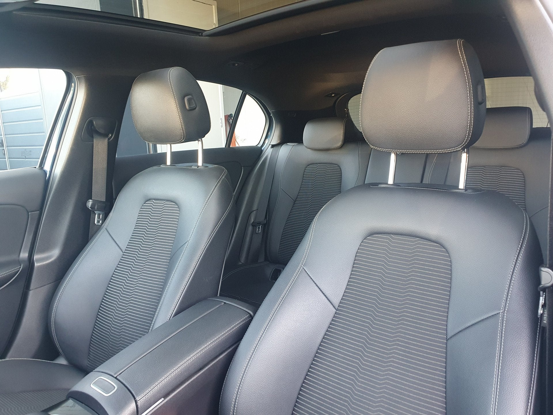 Mercedes-Benz A-Klasse 250 e Premium Plus PANO/MATRIX/PDC/EL, Auto's, Gebruikt, Euro 6, 4 cilinders, Blauw