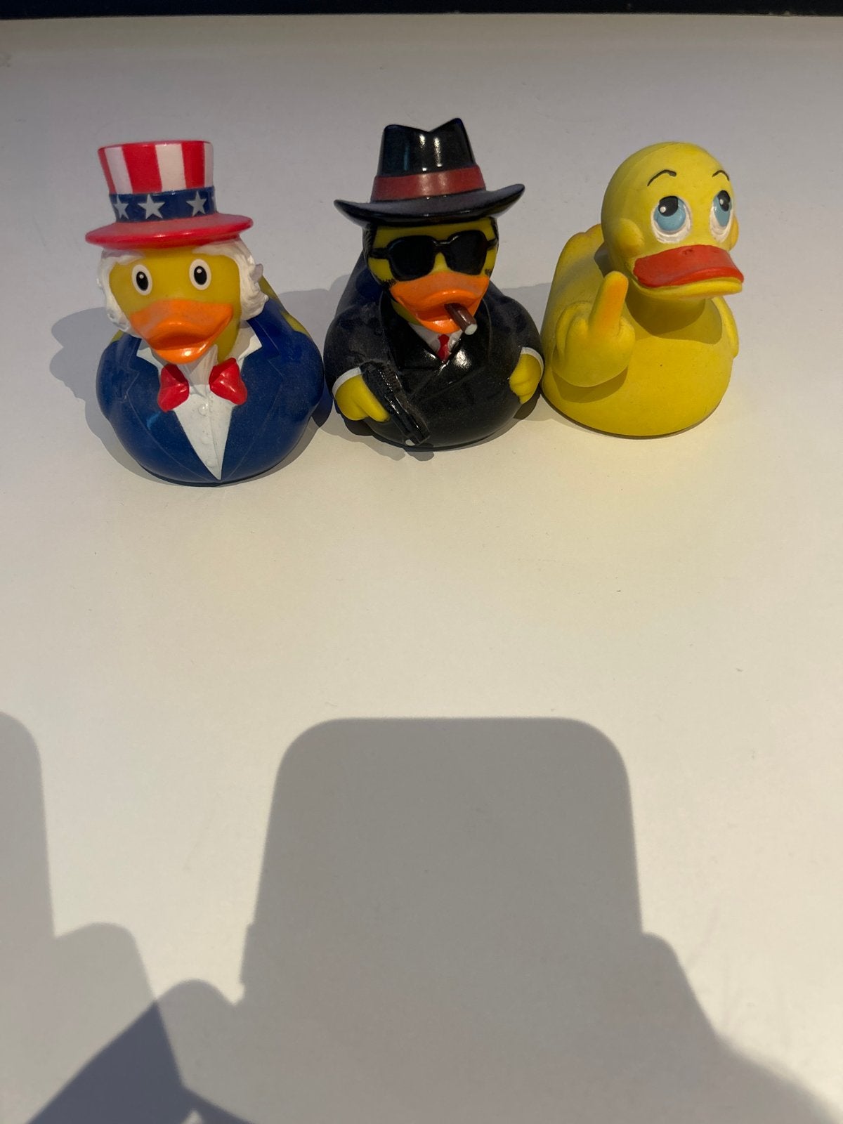 Set van 3 unieke badeendjes: Oom Sam, Gangster & Vinger, Ophalen of Verzenden, Zo goed als nieuw, Jongen of Meisje