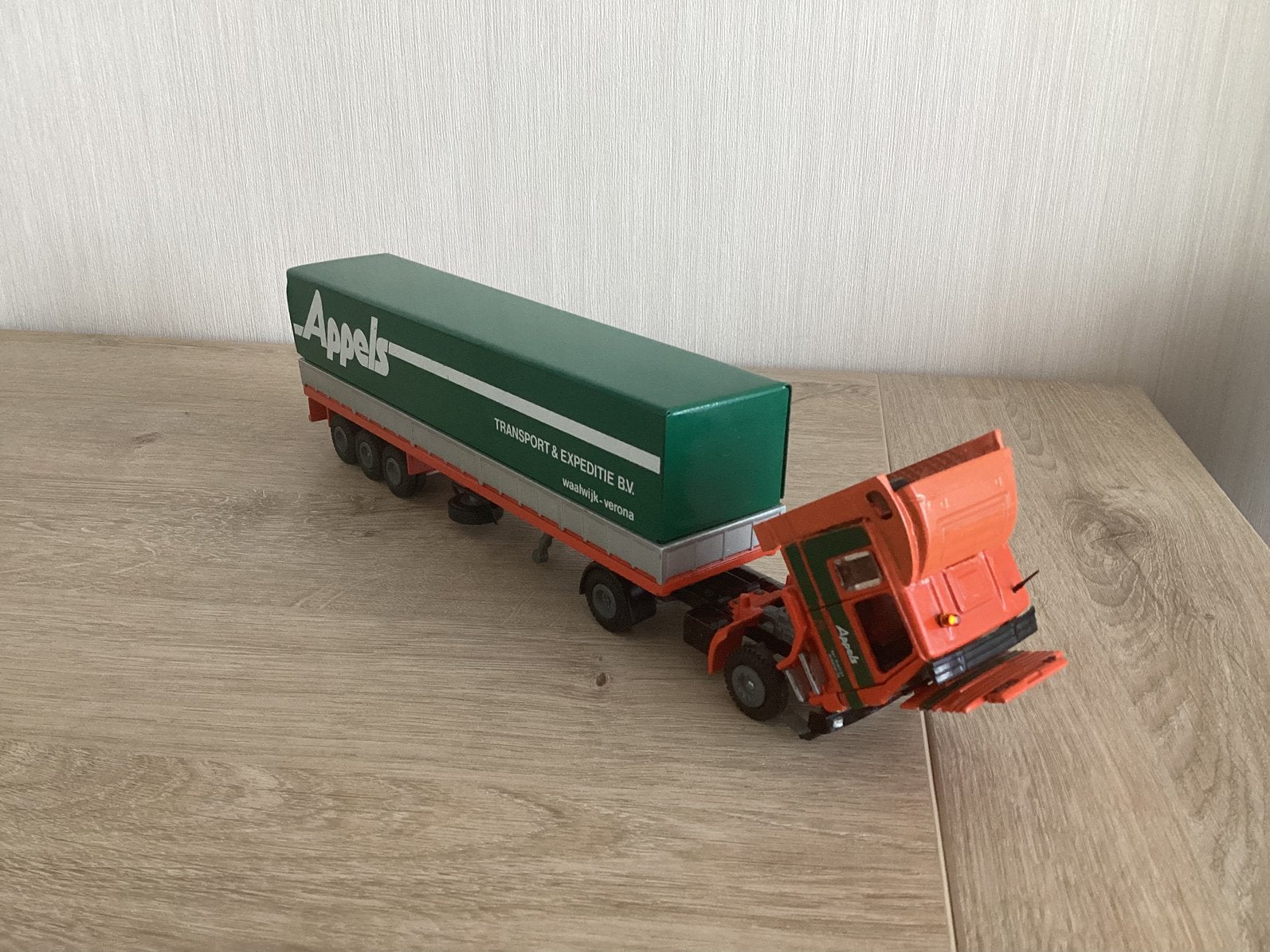 Nette Scania 142M kantcab Spoilers stuuras oplegger APPELS, Ophalen of Verzenden, Bus of Vrachtwagen, Tekno