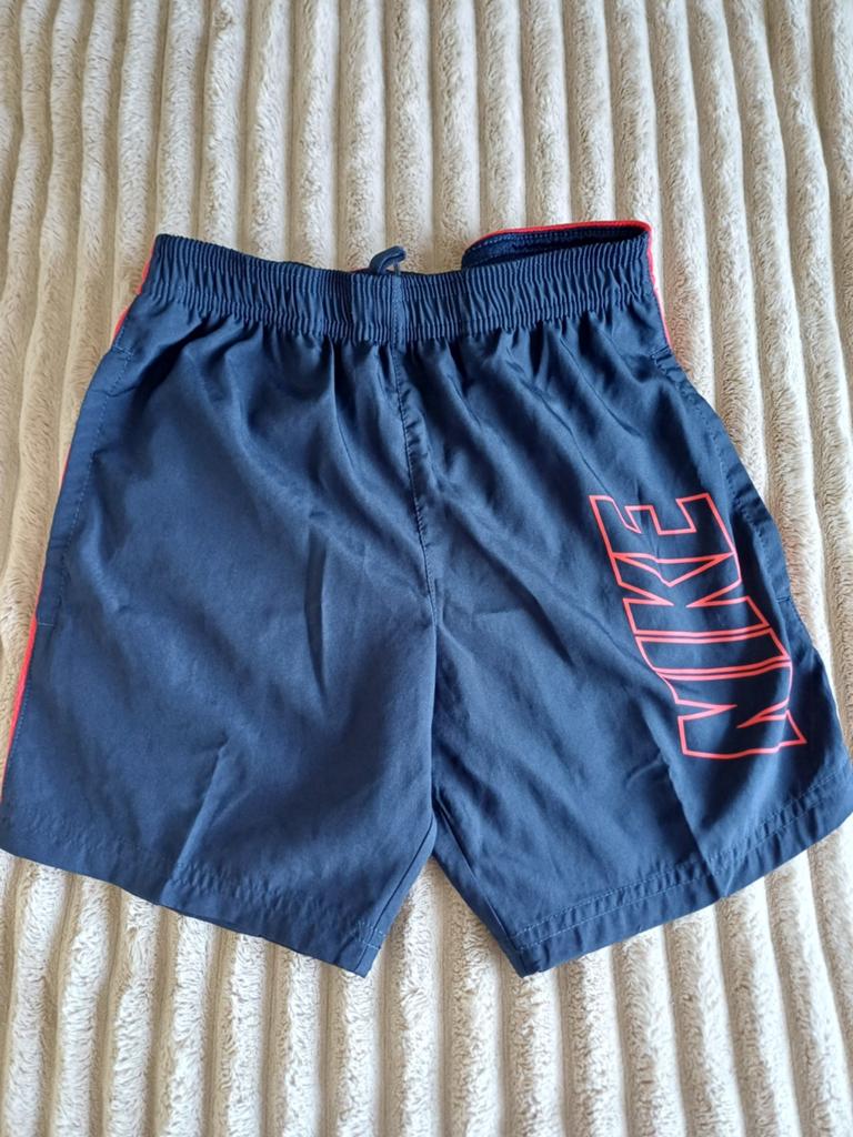 Nike korte broek maat 122/128 nieuw, Kinderen en Baby's, Kinderkleding | Maat 122, Broek, Nieuw, Ophalen of Verzenden, Nike