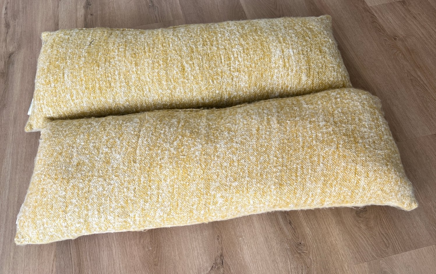 2 lange zachte kussen van Imbarro - zacht geel - 100x 35cm, Ophalen of Verzenden, Gebruikt, Geel, Vierkant