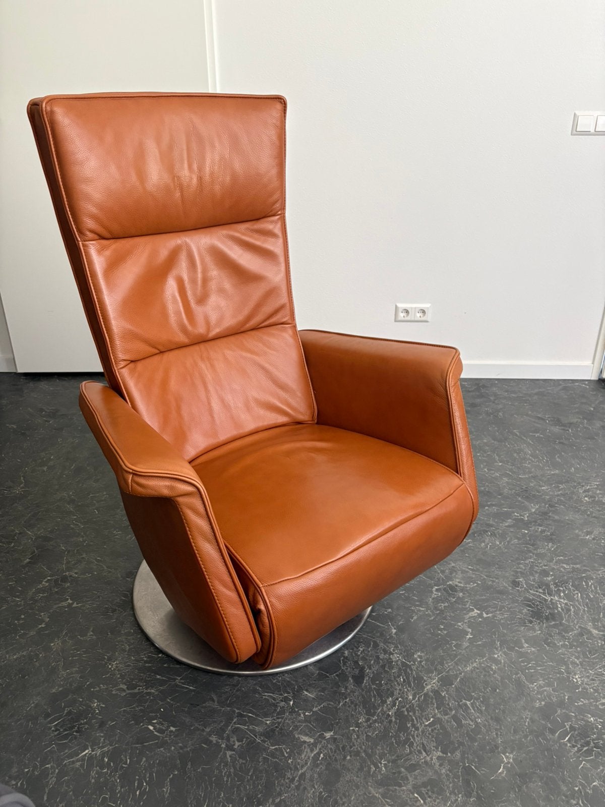 Mooie, lederen cognac-kleurige relaxfauteuil, Ophalen, Zo goed als nieuw, 50 tot 75 cm, Leer