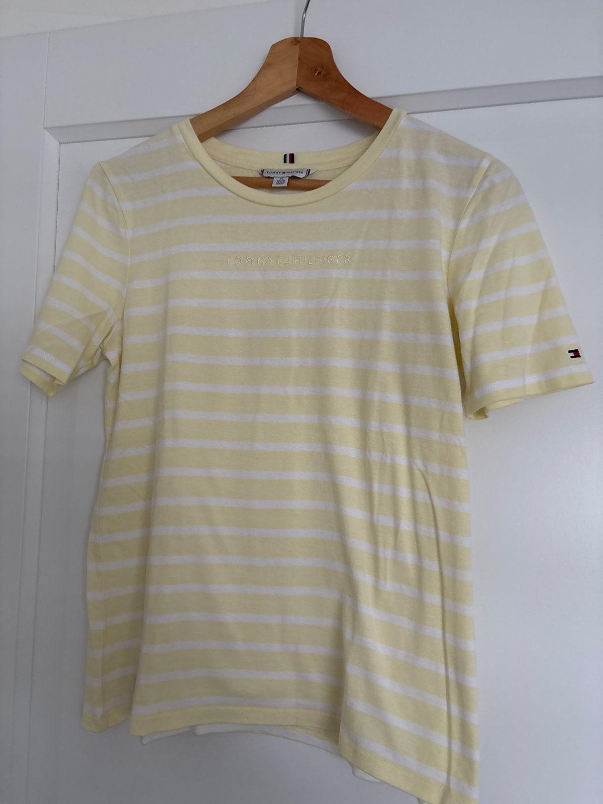 Tommy Hilfiger T-shirt gestreept geel/wit maat XS, Geel, Ophalen of Verzenden, Zo goed als nieuw, Korte mouw