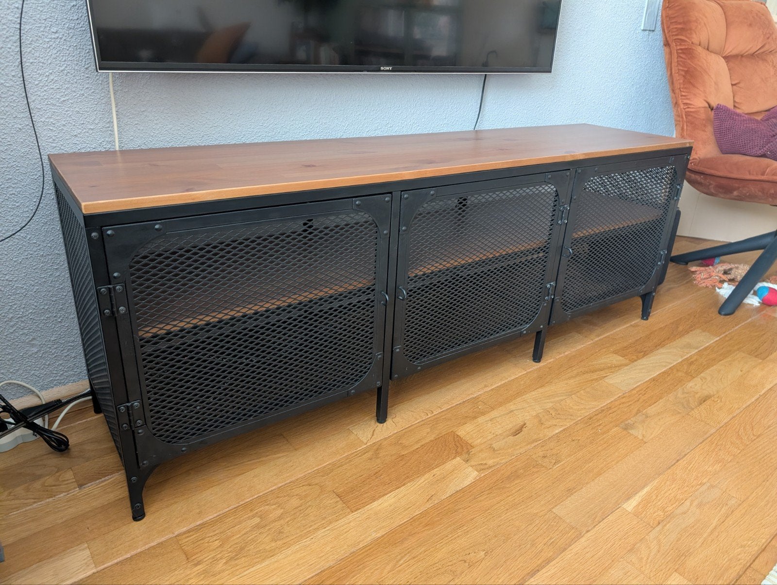 IKEA TV-kast met metalen deuren en houten blad, Gebruikt, Industrieel, Modern, Minder dan 100 cm, Ophalen