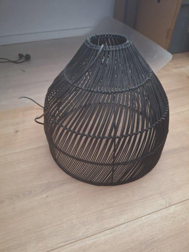 Zwarte rieten/rotan hanglamp met zwart snoer Made/Next, Ophalen of Verzenden, Zo goed als nieuw, Minder dan 50 cm