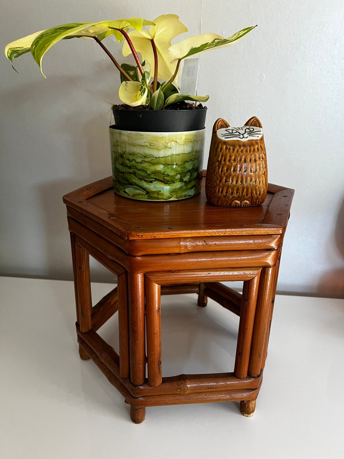 Vintage Rotan Bamboe Bijzet- Plantentafeltje Jaren 70, Ophalen of Verzenden, Zo goed als nieuw, Hout