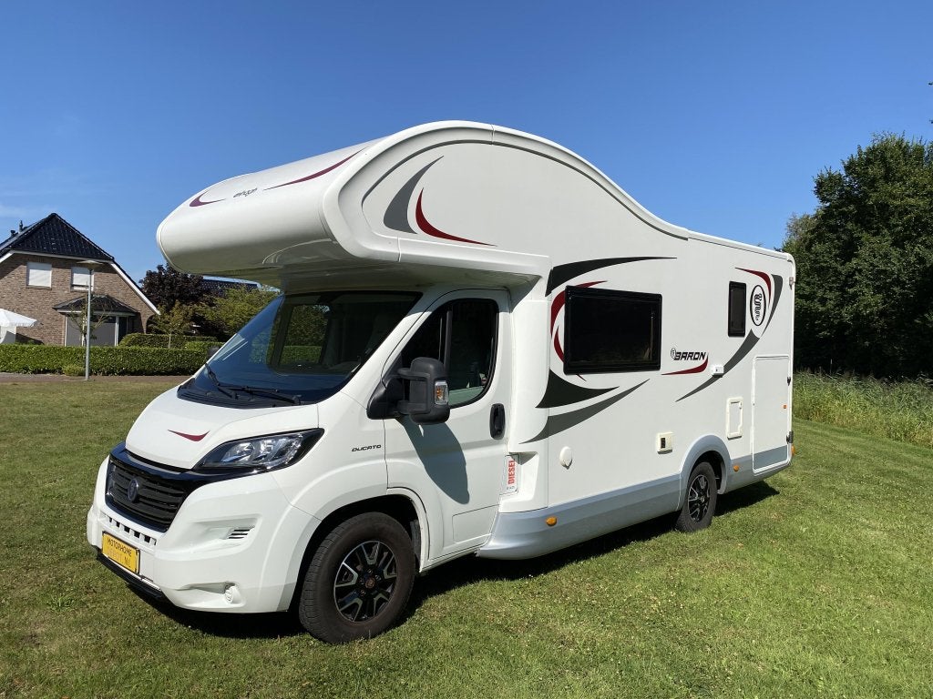 Foto 4 van Elnagh Baron 26 Alkoof 2020 | Dakairco | Level | Off Grid