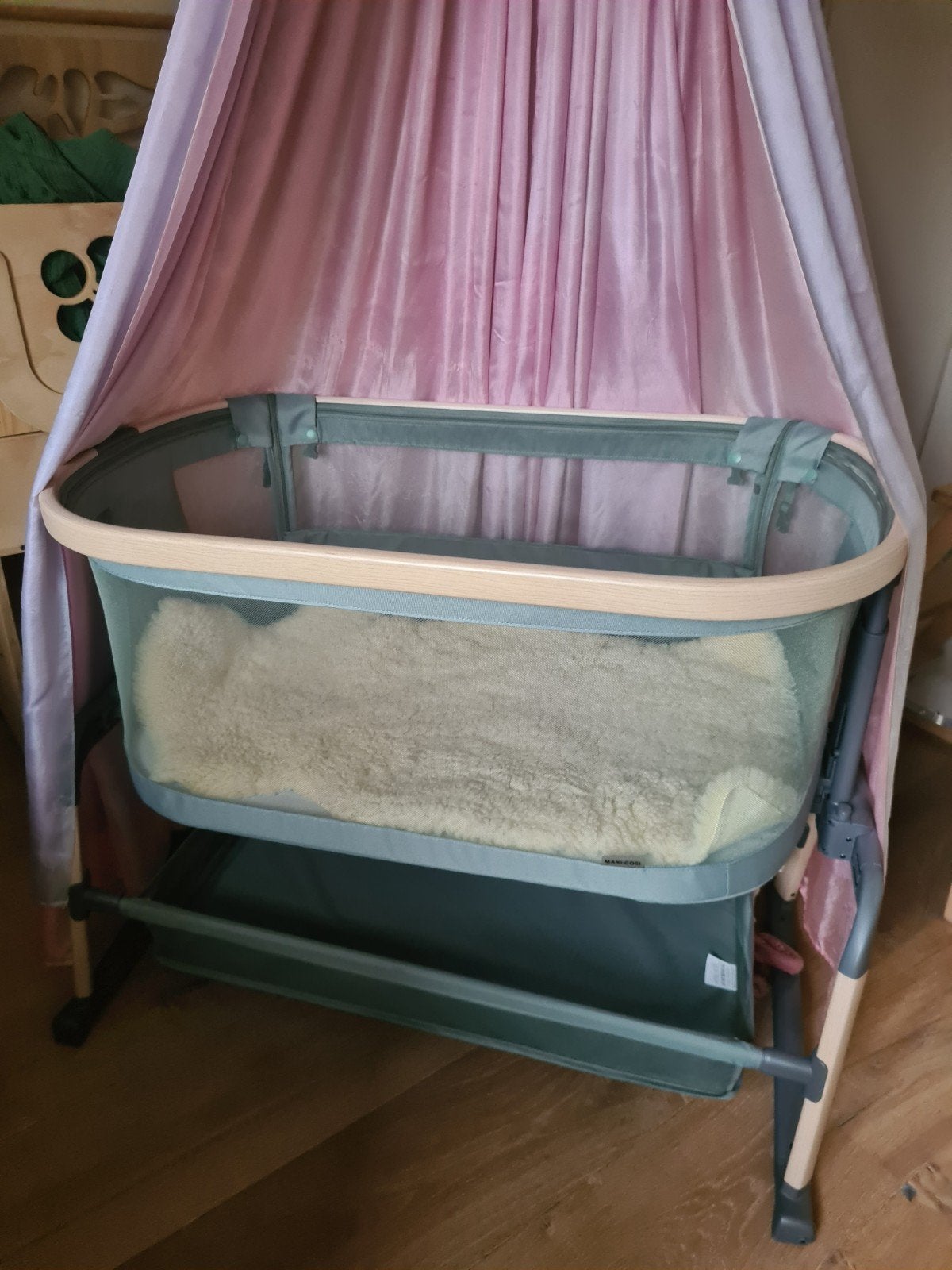 Maxi-Cosi Iora air Co-Sleeper. Groen, met schommel functie, Ophalen of Verzenden, Zo goed als nieuw, Wieg