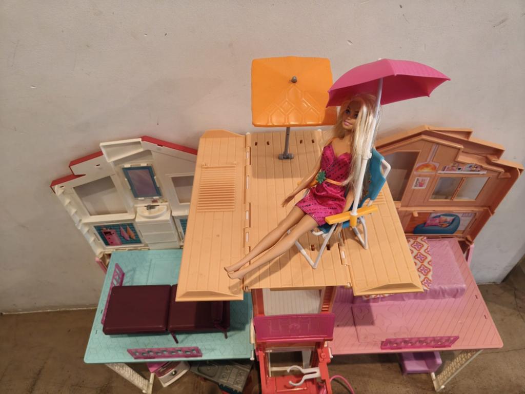 Mega Barbie Poppenhuis met Meubels en Accessoires, Kinderen en Baby's, Speelgoed | Poppenhuizen, Ophalen, Gebruikt, Poppenhuis