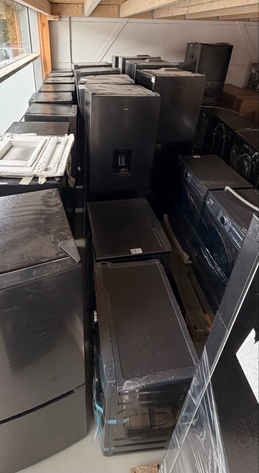 Partij witgoed merk Chiq: koelkasten, wasmachines, vriezers, Ophalen, Zonder vriesvak, 200 liter of meer, 60 cm of meer
