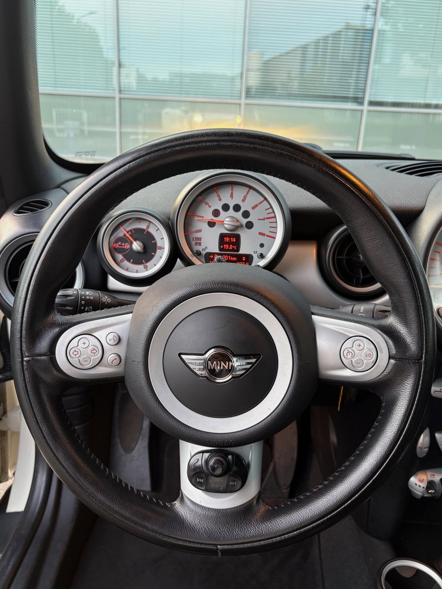 Foto 22 van Mini Cabrio 1.6 Cooper Chili - Cabrio - Cruise - Airco