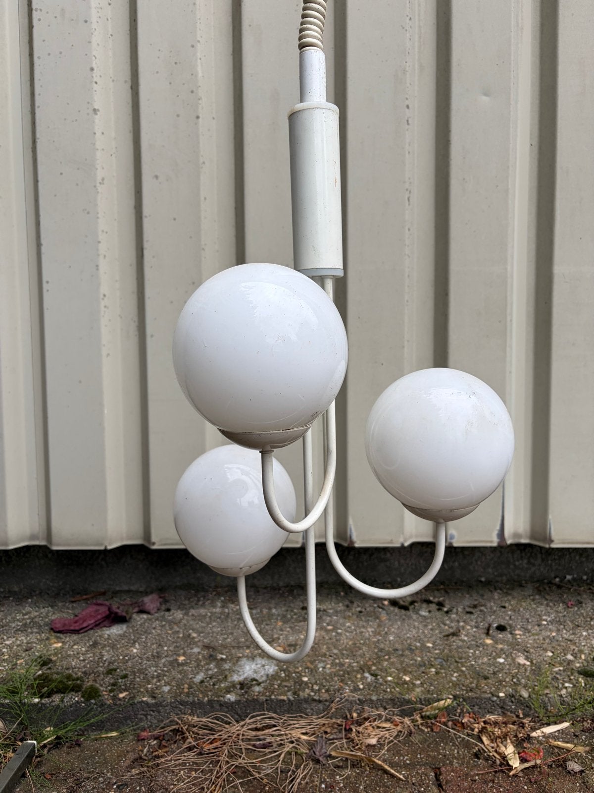 Vintage Hanglamp met Witte Melkglas Bollen, Ophalen, Gebruikt, Glas, 50 tot 75 cm