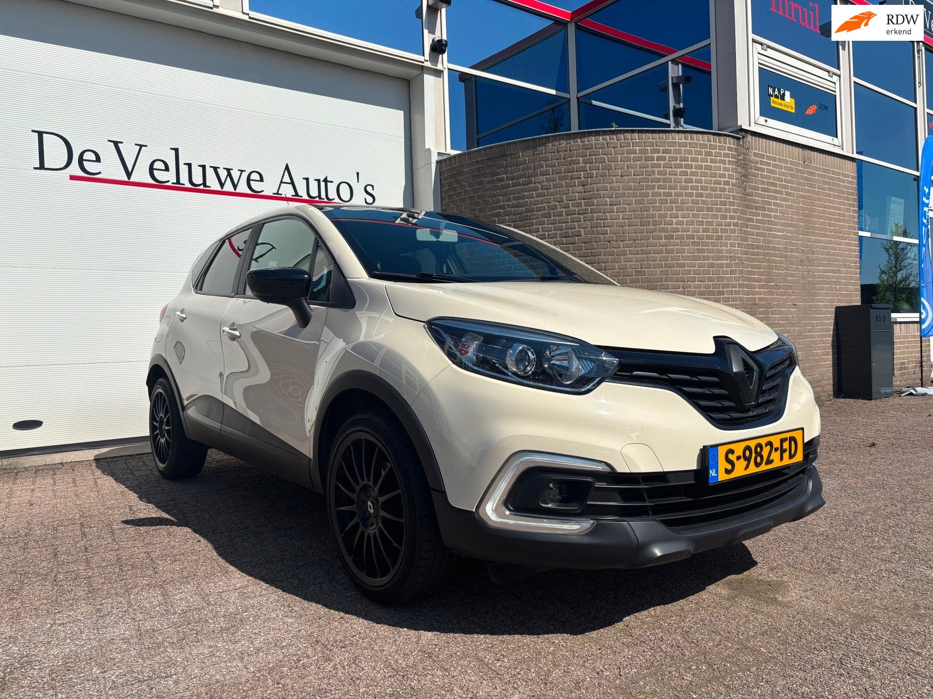 Renault Captur 1.2 TCe Limited|Automaat|Carplay|Keyless|PDC, Auto's, Gebruikt, 4 cilinders, 635 kg, Wit
