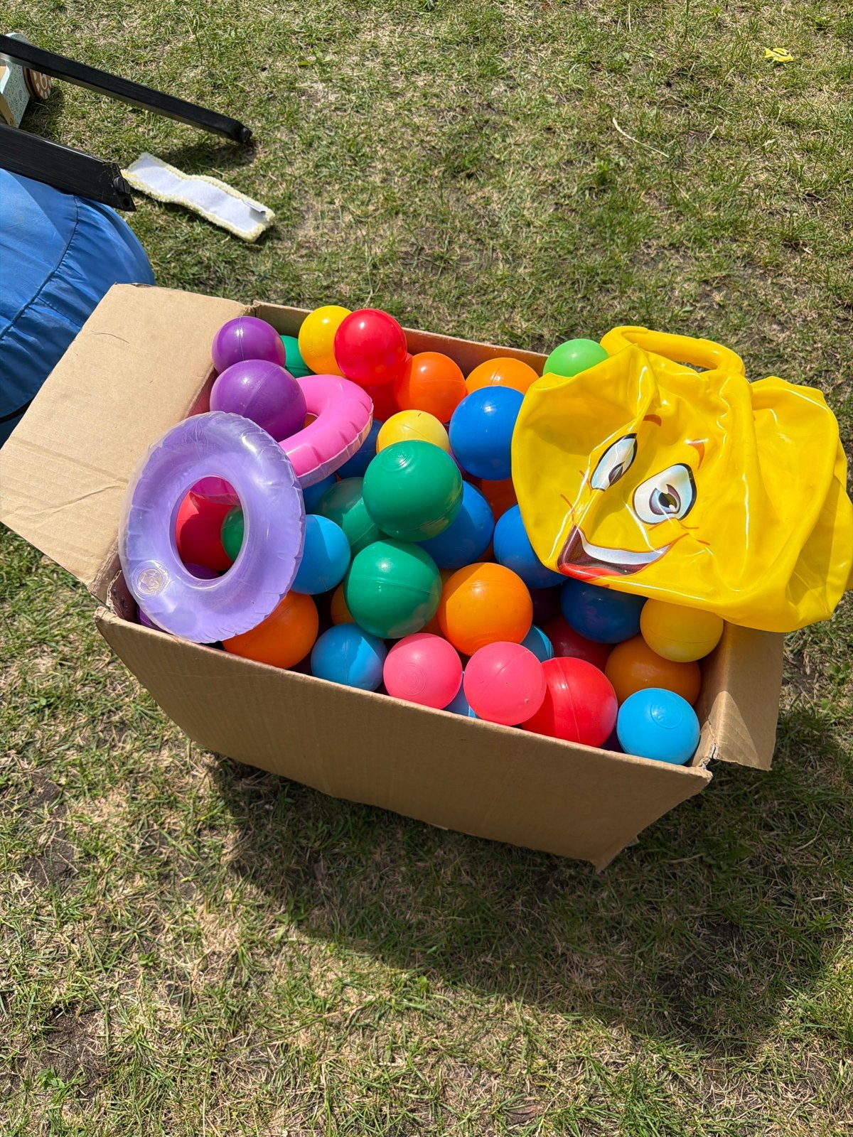 Ballenbak ballen en gele skippybal, Ophalen, Gebruikt