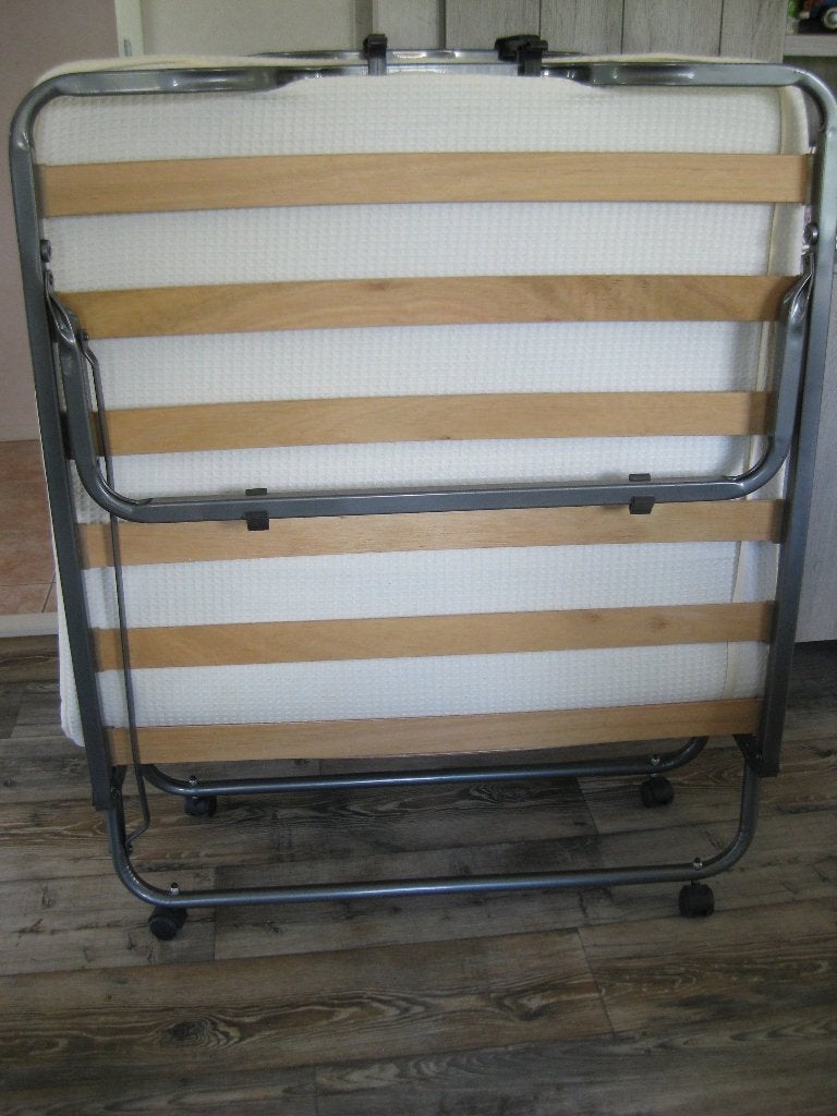 logeerbed opklapbaar 90 x 195 cm AFHALEN IN VOORTHUIZEN, Ophalen, Gebruikt, 90 cm, Eenpersoons