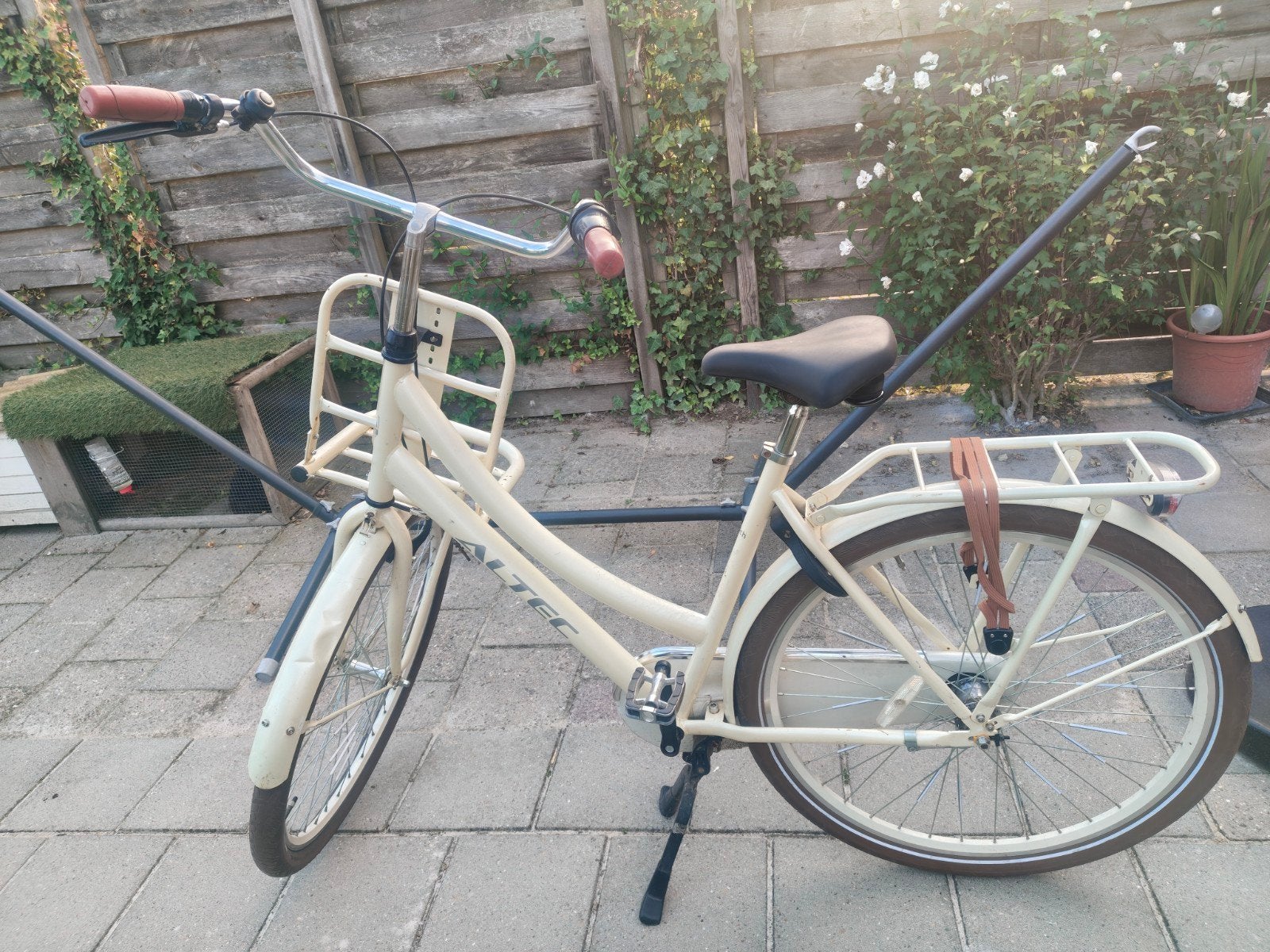 Altec 28 inch fiets met voordrager en 3 versnellingen, Fietsen en Brommers, Velgrem, Versnellingen, Ophalen, Overige merken