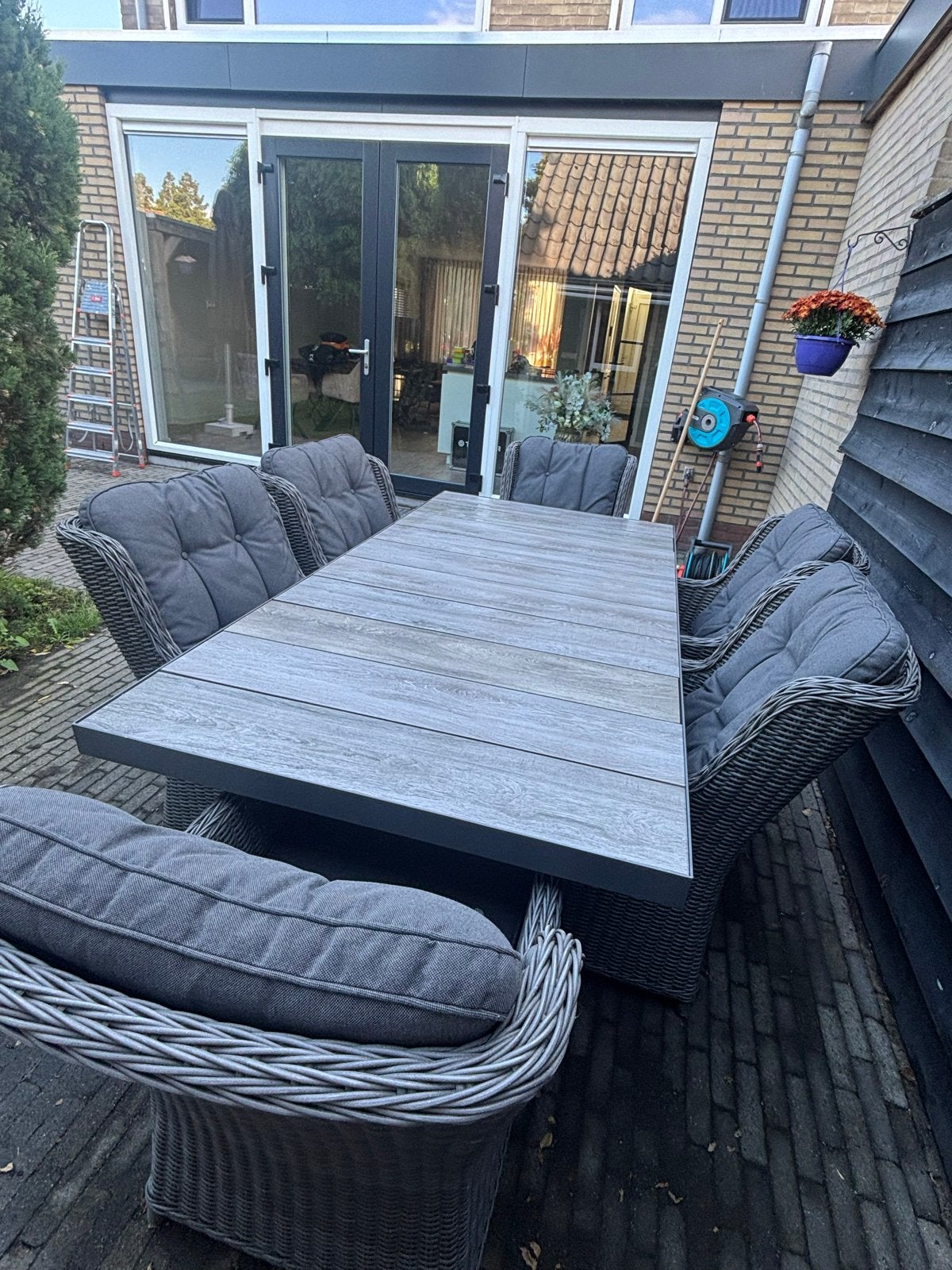Tuinset met 6 stoelen en tafel - Wicker en tegels, Tuin en Terras, Tuinsets en Loungesets, Ophalen, Gebruikt, Eettafel, 6 zitplaatsen