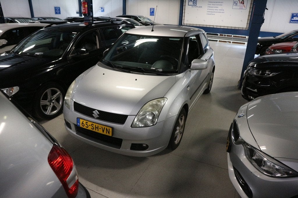 Suzuki Swift 1.5 Exclusive / APK 4-2027, Voorwielaandrijving, 15 km/l, 4 cilinders, 400 kg