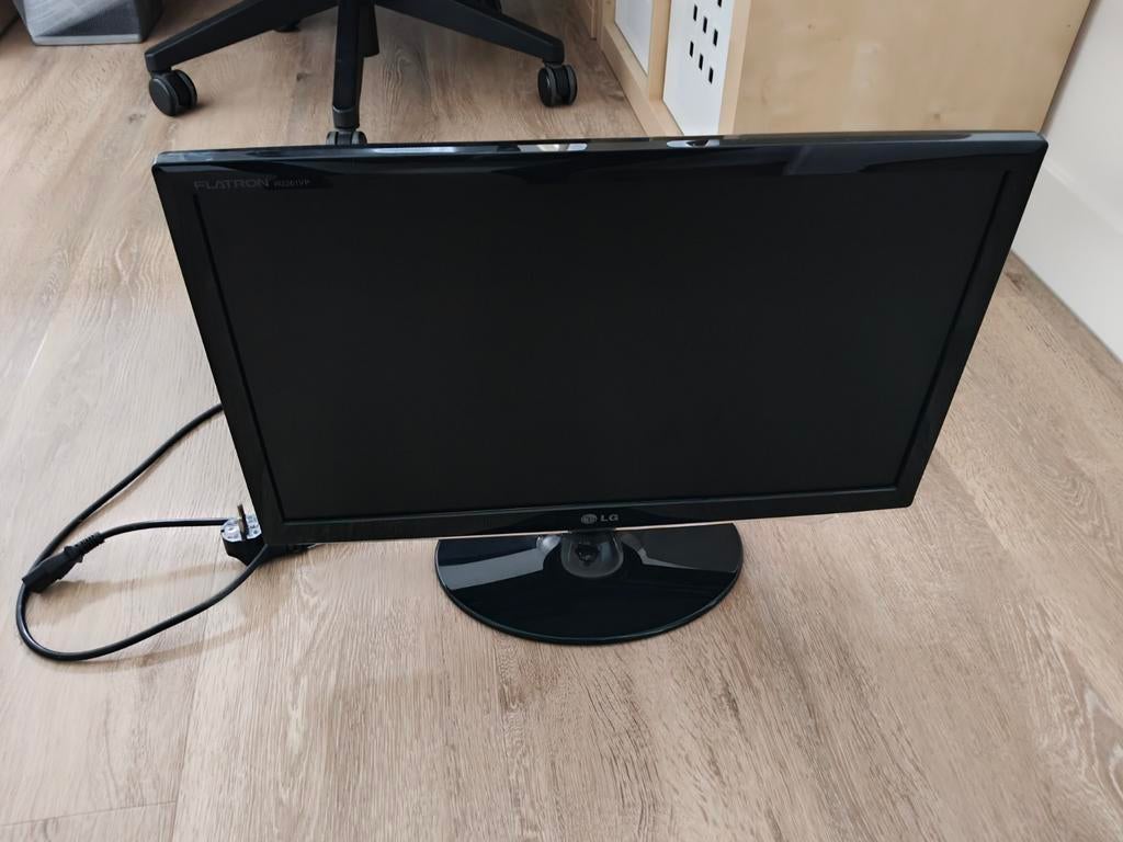 LG Flatron W2261VP-PF Monitor, Computers en Software, Monitoren, Gebruikt, 60 Hz of minder, DVI, HDMI, Kantelbaar, LED, Full HD