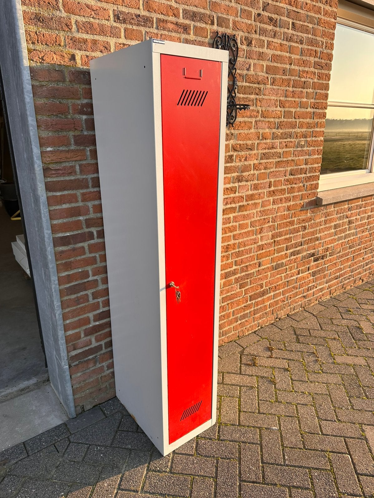 Metalen lockerkast Overtoom – Rood/Grijs – Incl. 2 sleutels, Ophalen, Gebruikt