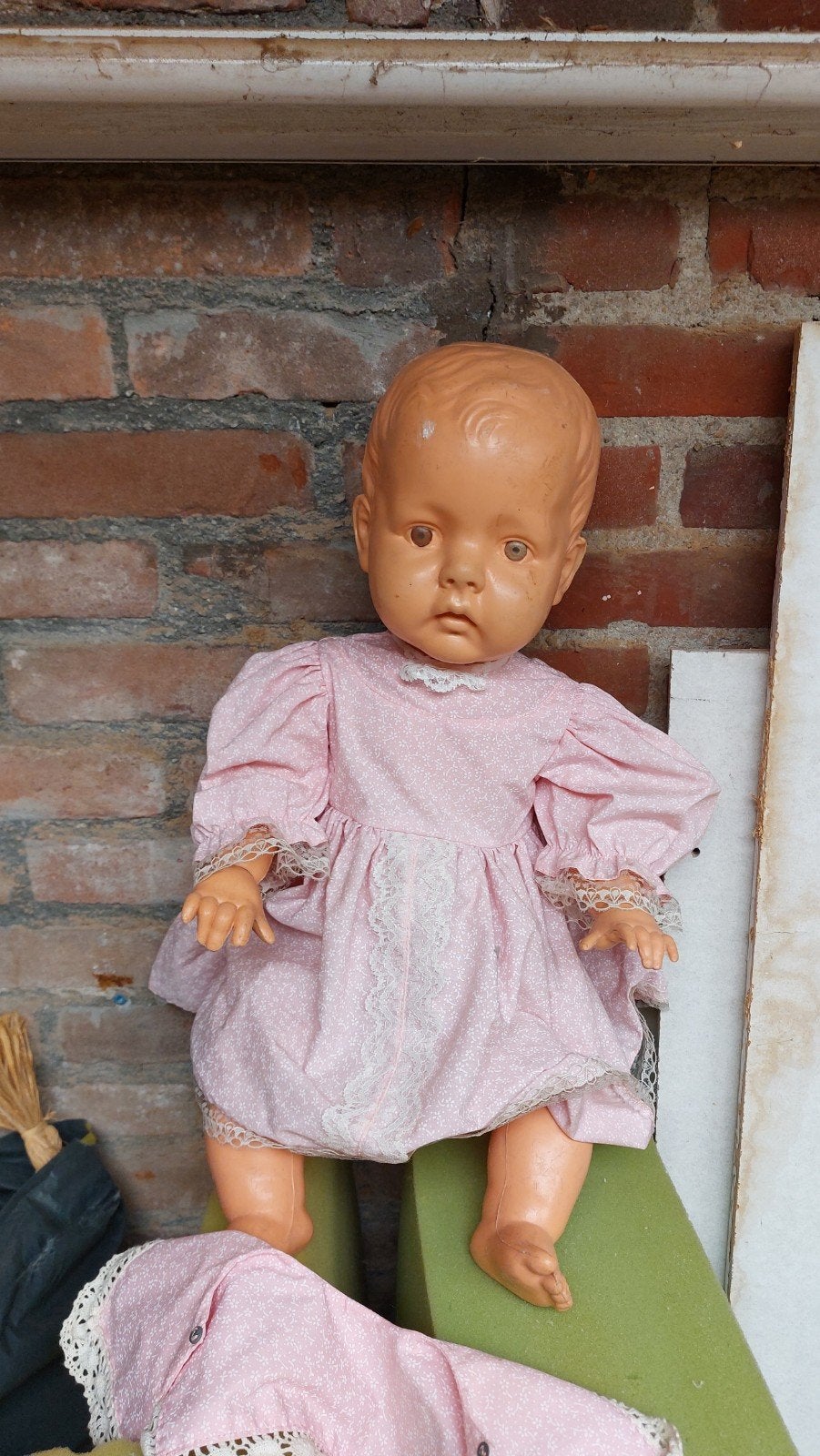 Vintage Wildebras Babypop in Roze Jurk  ong 30 cm groot, Ophalen, Gebruikt, Babypop