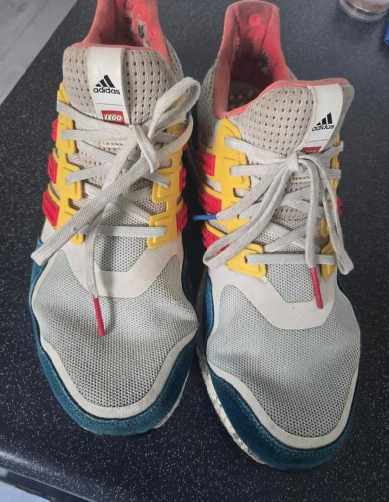 Adidas Ultra Boost DNA LEGO Multi sneakers - Maat 44, Ophalen, Overige kleuren, Sneakers of Gympen, Adidas