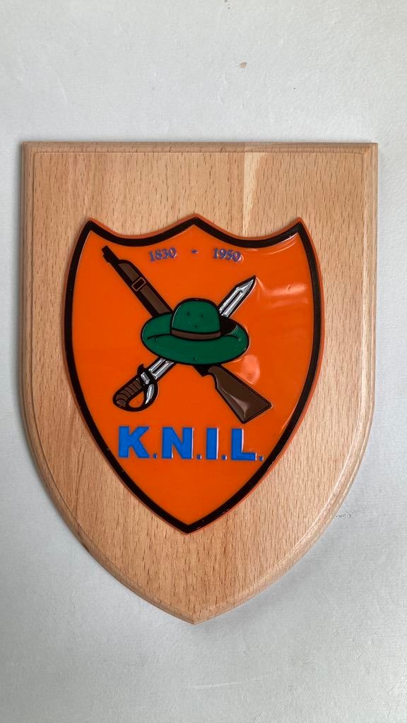 KNIL schildje, Verzamelen, Militaria | Algemeen, Ophalen of Verzenden, Landmacht, Nederland, Embleem of Badge