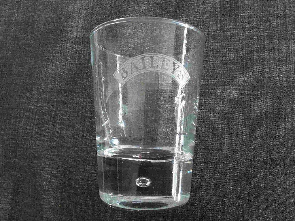 BAILEYS glas met luchtballetje, alleen logo, Verzamelen, Glas en Borrelglaasjes, Ophalen of Verzenden, Zo goed als nieuw, Borrel- of Shotglas