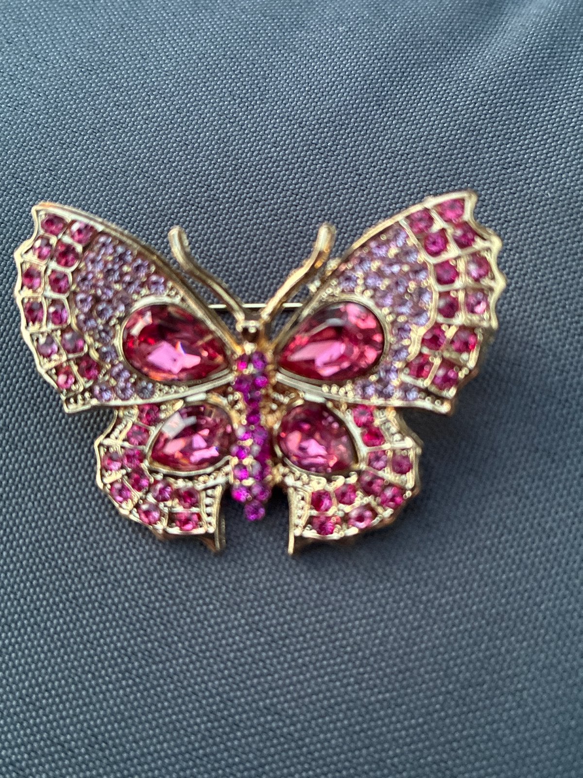 Vlinder Broche met Roze en Paarse Kristallen, Met kristal, Overige materialen, 4 tot 7 cm, Ophalen of Verzenden