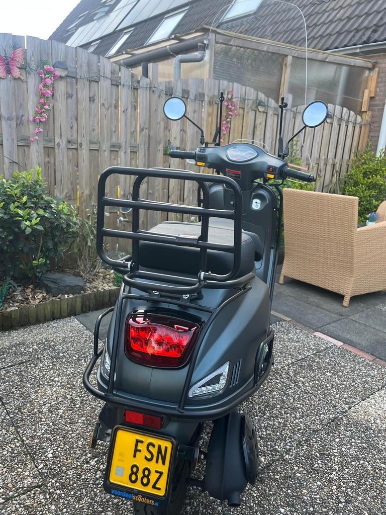 Zo goed als nieuwe Vespa look-a-like scooter, Ophalen of Verzenden, Zo goed als nieuw, Benzine, Overige merken