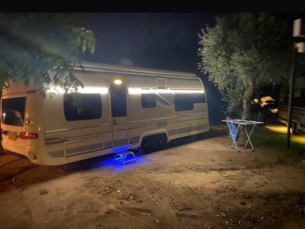 Luxe Fendt Briljant - over complete zeer mooie, Caravans en Kamperen, Caravans, Particulier, tot en met 4, 1500 - 2000 kg, Rondzit