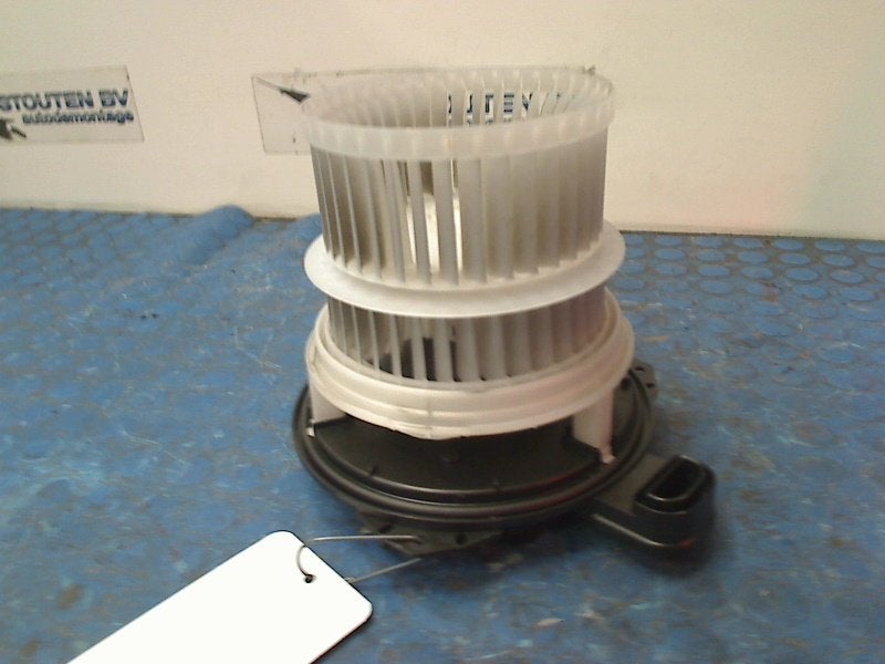 Foto 3 van Kachel Ventilatormotor Toyota RAV4 (A5) (2018-12/..) 5285T2