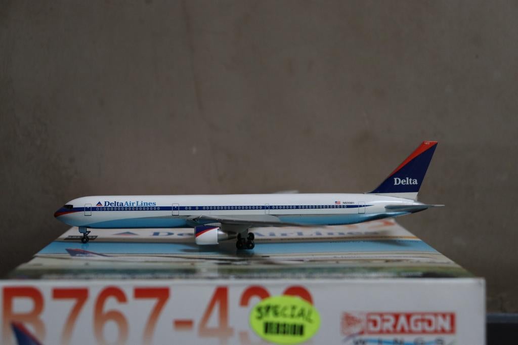 Dragon Wings Boeing 767-400 Delta Airlines "Retro" 1/400, Ophalen of Verzenden, Zo goed als nieuw, Schaalmodel