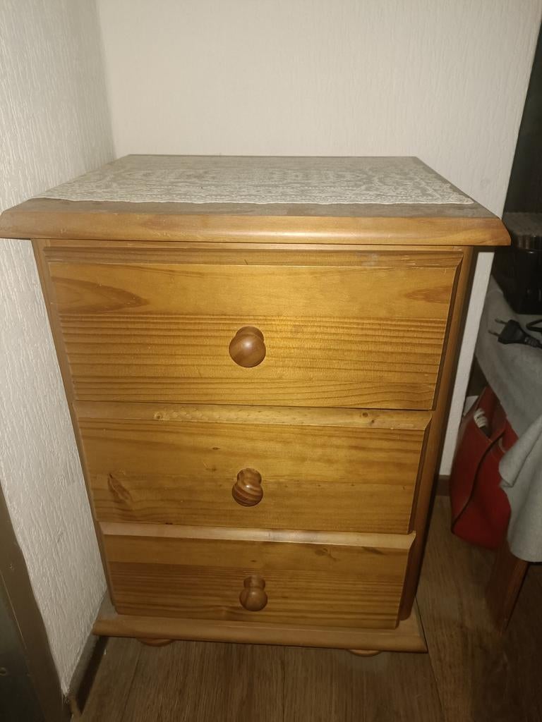 Ladekast massief grenen €30, Ophalen, 50 tot 100 cm, Zo goed als nieuw, 3 of 4 laden