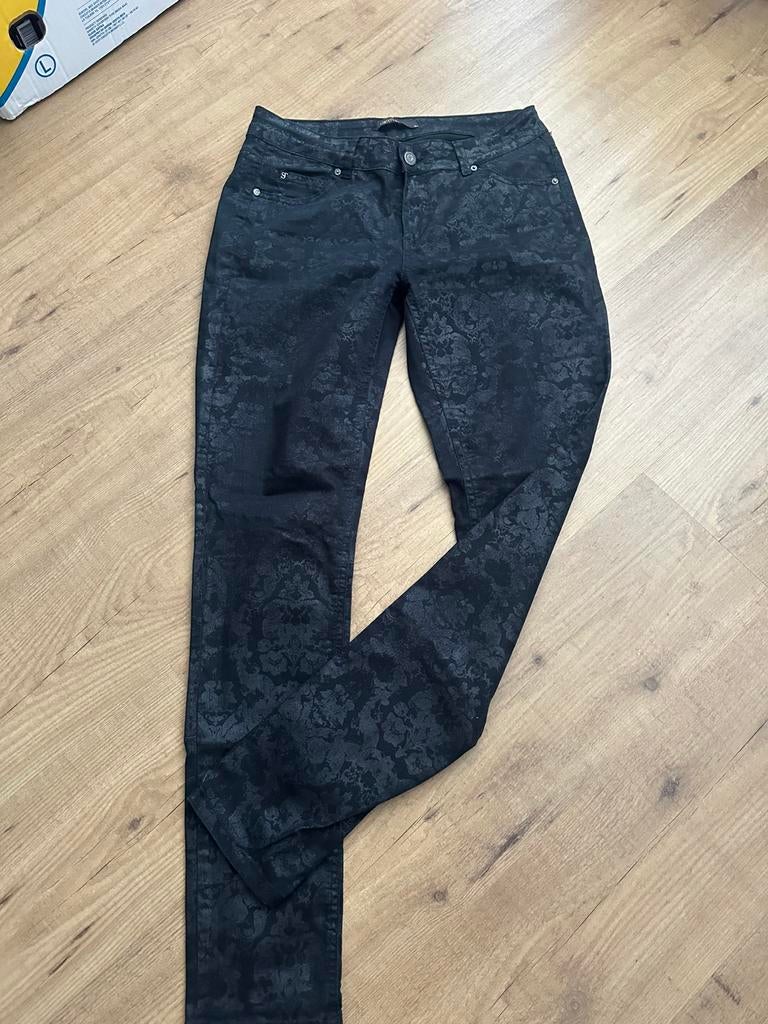 Zwarte broek Supertrash maat 31, Maat 38/40 (M), Zwart, Ophalen of Verzenden, Zo goed als nieuw